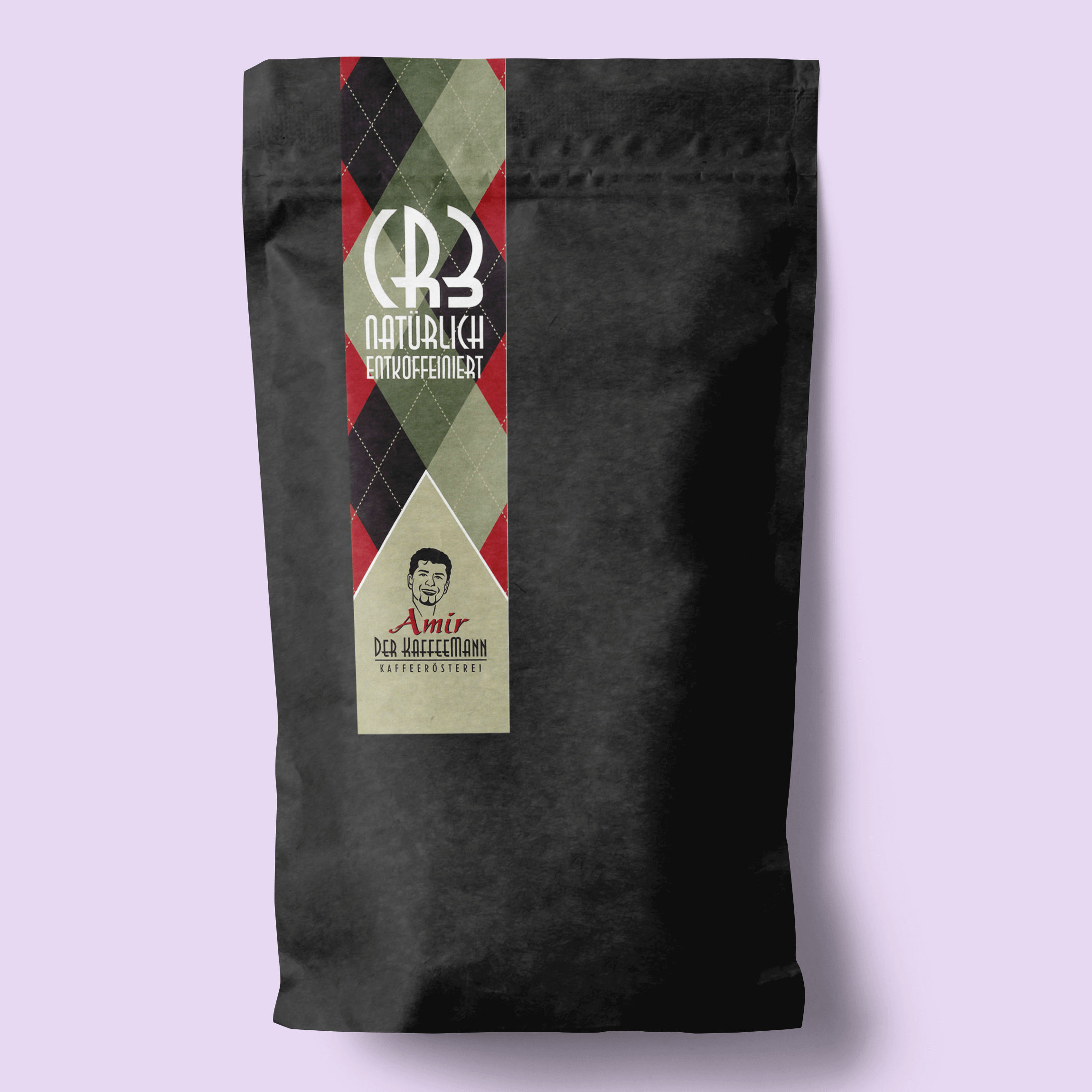 Verpackung von CR3 Natürlich Entkoffeiniert Kaffee, dunkle Verpackung mit rotem und schwarzem Muster, ideal für koffeinfreien Genuss