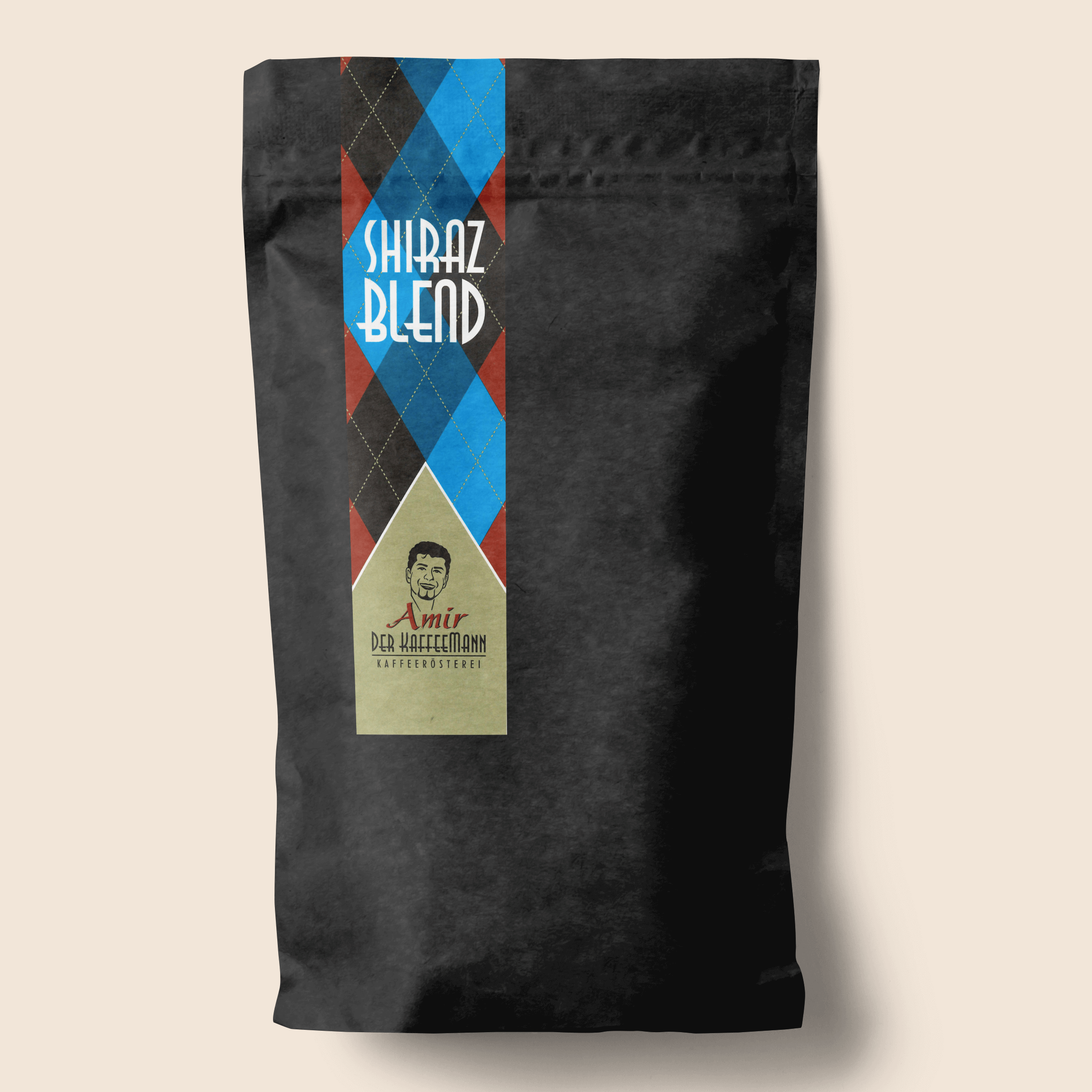 Schwarze Verpackung von Shiraz Blend Kaffee, gekennzeichnet durch seinen intensiven Geschmack und dunkle Röstung, ideal für Espresso.